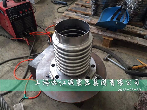 DN150不銹鋼波紋補償器加班生產(chǎn)現(xiàn)場實拍 DN150不銹鋼波紋補償器