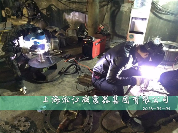 DN150不銹鋼波紋補償器加班生產(chǎn)現(xiàn)場實拍 DN150不銹鋼波紋補償器
