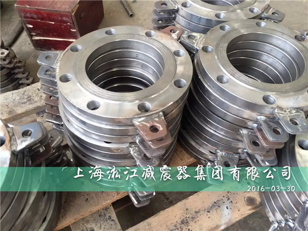 DN150不銹鋼波紋補償器加班生產(chǎn)現(xiàn)場實拍 DN150不銹鋼波紋補償器