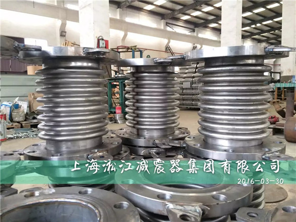 DN150不銹鋼波紋補償器加班生產(chǎn)現(xiàn)場實拍 DN150不銹鋼波紋補償器