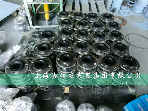 臺(tái)灣水泵進(jìn)出口使用,鍛打法蘭橡膠軟連接