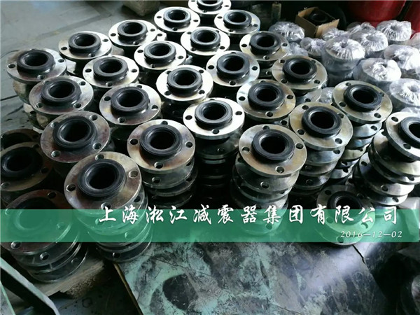 臺(tái)灣水泵進(jìn)出口使用,鍛打法蘭橡膠軟連接