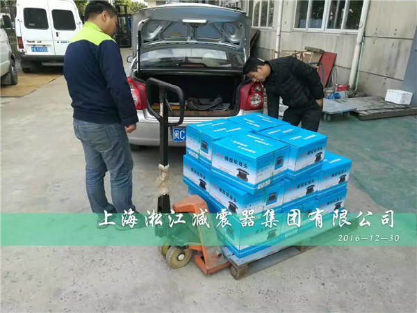 上海工地：耐高壓天然橡膠軟連接包裝發(fā)貨