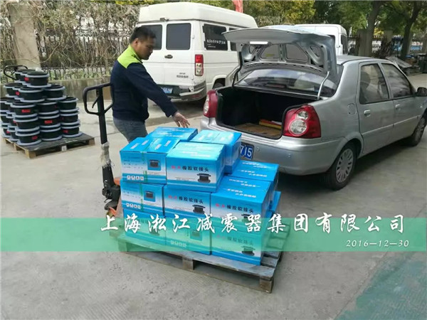 上海工地：耐高壓天然橡膠軟連接包裝發(fā)貨
