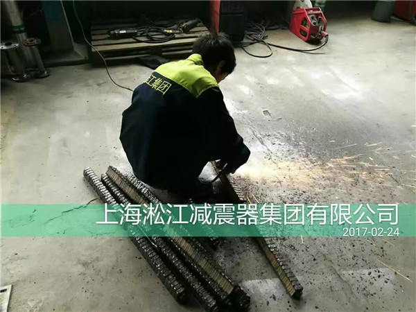 大翻邊橡膠接頭的優(yōu)點(diǎn)和安裝方法