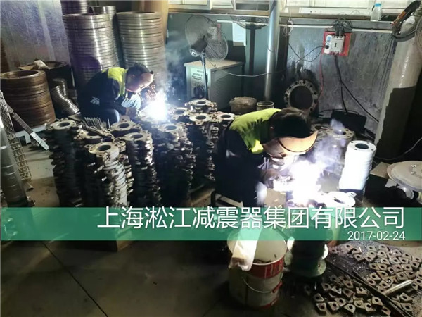 大翻邊橡膠接頭的優(yōu)點(diǎn)和安裝方法