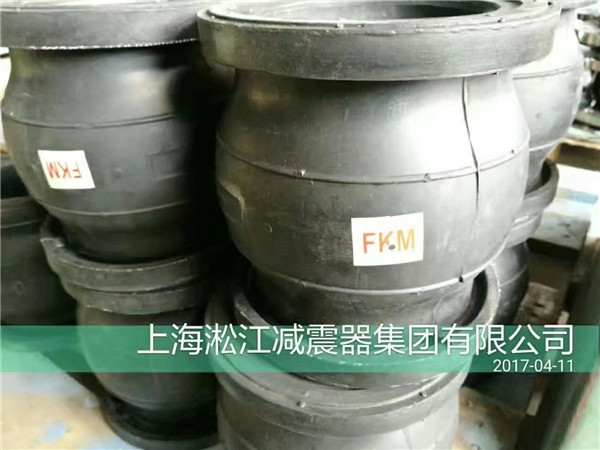 法蘭式橡膠軟連接和卡箍式橡膠軟連接在安裝上有什么不同？