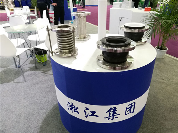常溫下使用10kg壓力250雙球橡膠接頭，工作介質(zhì)是機油